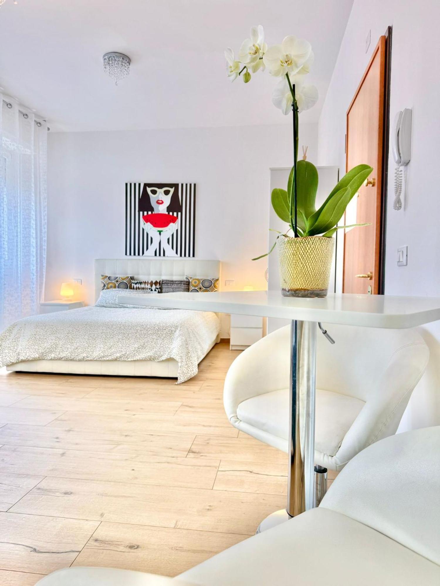 Travel Fiera Apartment Bologna Bagian luar foto