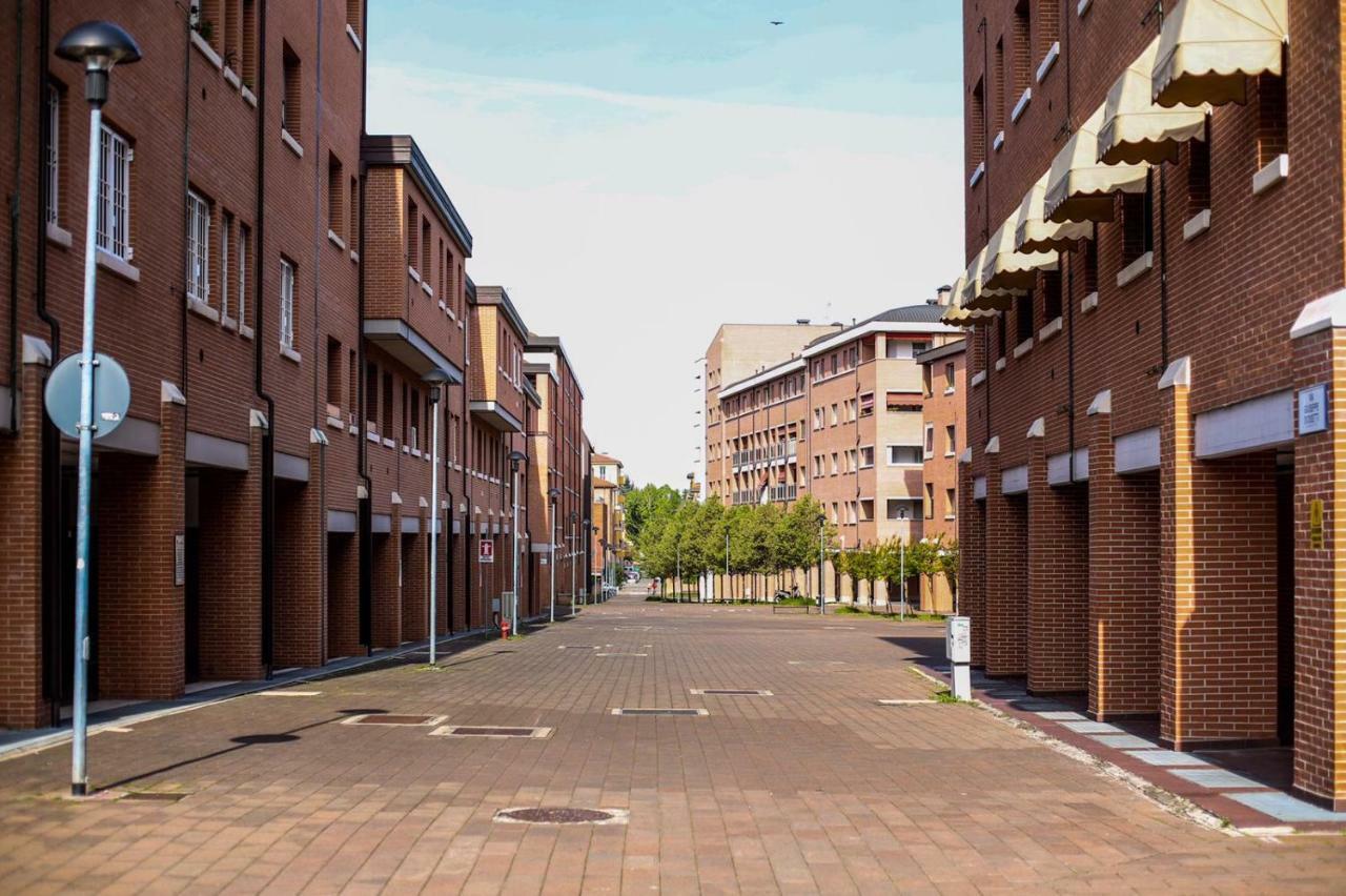 Travel Fiera Apartment Bologna Bagian luar foto